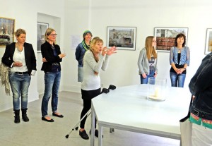 WfK-Dozentin Christel Käßmann referiert  am Beispiel der Fotografien von Christiane Monz über  Ausdruck, Kontemplation, Meditation und emanzipative von Gestaltungsprinzipien der Moderne. 