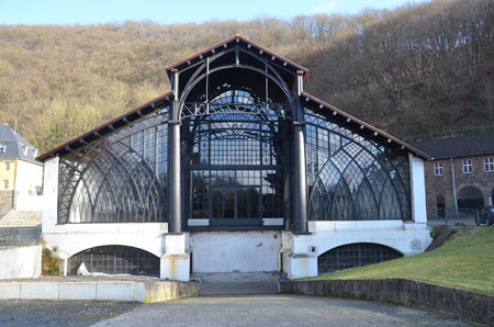 Restaurierte Gießhalle Sayner Hütte in Bendorf nahe Schloss Sayn mit Schmetterlingsgarten