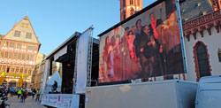 Große Bühne der Kirchen auf dem Frankfurter Römer mit Gospel-Musik und vielem anderen mehr © massow-picture