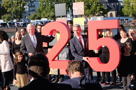 Ministerpräsident Bouffier und Oberbürgermeister Feldmann eröffnen das Einheitsfest zum 25. Jubiläum der deutschen Wiedervereinigung in Frankfurt© massow-picture