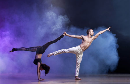 Contemporary Dance Fotolia © Mihai Blanaru 
