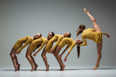 Fotolia The group of modern ballet dancers  © master1305 