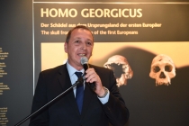 Mikheil Giorgadze, stellvertretender Minister für Bildung, Wissenschaft, Kultur und Sport in Georgien bei der Einweihung des „Schädel 5“. Foto: Senckenberg/Tränkner