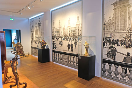 Zahlreiche der gezeigten Exponate  wurden auf der Pariser Weltausstellung ausgestellt. © Foto: Diether v. Goddenthow