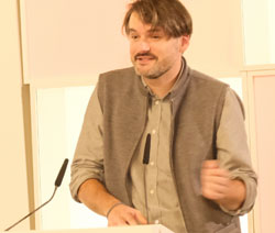Saša Stanišić übt aus eigener Betroffenheit heftige Kritik an Peter Handke, © Foto: Diether v Goddenthow