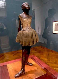 Edgar Degas’ Plastik Kleine 14-jährige Tänzerin (1878/81, Privatsammlung, Europa) © Foto: Diether v Goddenthow