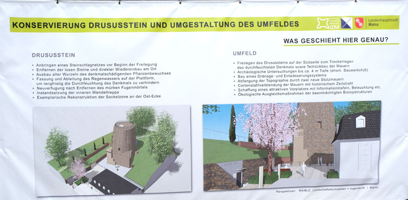 Die Banden-Info erläutert Besuchern auf einen Blick über die Sanierungsschritte des Drusussteins in der Zitadelle neben dem Historischen Museum Mainz. © Foto Diether v. Goddenthow