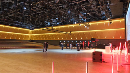 Der Kongress-Saal erstrahl in neuem Glanz. Bis zu 2200 Gäste finden hier Platz. ©  Foto Diether v Goddenthow