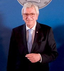 Ministerpräsident Volker Bouffier, Archivfoto Diether v. Goddenthow