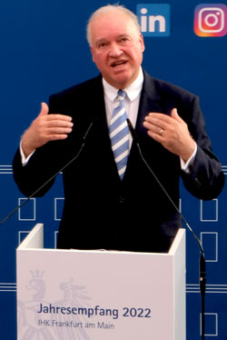 IHK-Präsident Ulrich Caspar © Foto Diether von Goddenthow