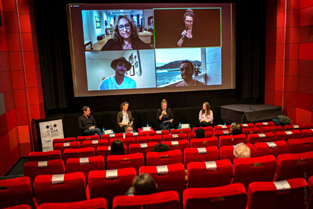 Bei einem Panel diskutieren Branchenexpert:innen, wie wir Geschichten ohne Stereotype erzählen können. ©  DFF Foto Oliver Leicht