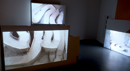 Video-Installation von Franziska Cusminus im Gutenberg-Museum, zuvor in der Mainzer Kunst Galerie. © Foto: Diether von Goddenthow 