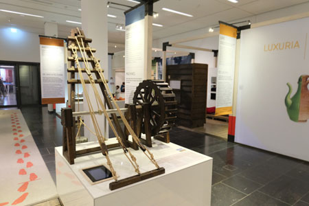 Spielgerät Römischer Kran der „High Tech Römer“-Mitmach-Ausstellung. © Diether von Goddenthow