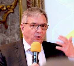 Gerd-Uwe Mende, Wiesbadener Oberbürgermeister © Foto Diether von Goddenthow