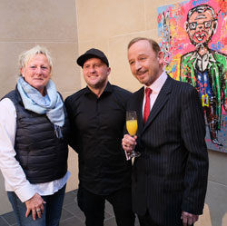 Stadträtin Helga Tomaschky-Fritz mit Künstler Marc Jung und München-Mord-Kommissar Alexander Held. © Foto Diether von Goddenthow 