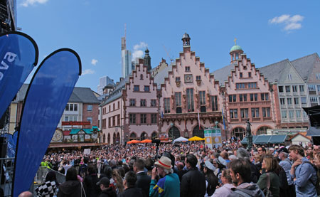 Impression von der Eröffnung des Paulskirchenfestes auf dem Frankfurter Römerberg am 18.5.2023  © Foto Diether von Goddenthow