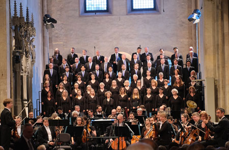 hr2 Sinfonie-Orchester und MDR Rundfunkchor unter Leitung von Alain Altinoglu. © Foto Diether von Goddenthow