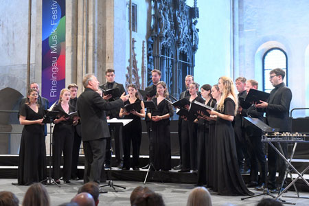 Das englische Vokalensemble Tenebrae Choir aus London in der Basilika Kloster Eberbach. Foto: Ansgar Klostermann