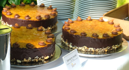 Siesmayers leckere Spanische-Vanille-Torte wird für die Dauer der Ausstellung im Cafè Siesmayer angeboten. © Foto Heike von Goddenthow