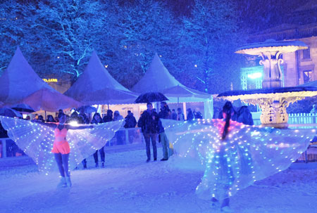 "Wiesbaden on Ice" wollen wir zu einem  Winter-Wonderland machen, und genau das ist uns gelungen. Besser geht’s nicht, freut sich Moderator Daniel Weiss © Foto: Diether von Goddenthow
